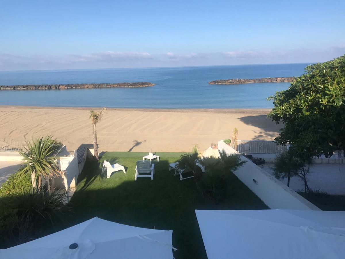 Villa A Diamante Sulla Spiaggia 贝尔韦代雷 外观 照片