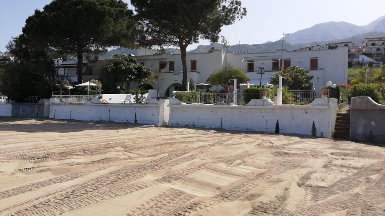 Villa A Diamante Sulla Spiaggia 贝尔韦代雷 外观 照片