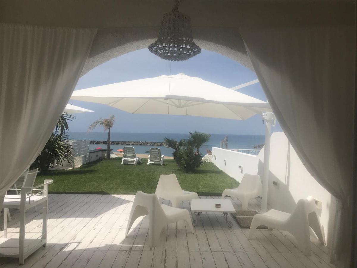 Villa A Diamante Sulla Spiaggia 贝尔韦代雷 外观 照片