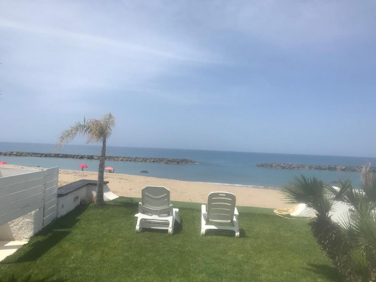 Villa A Diamante Sulla Spiaggia 贝尔韦代雷 外观 照片