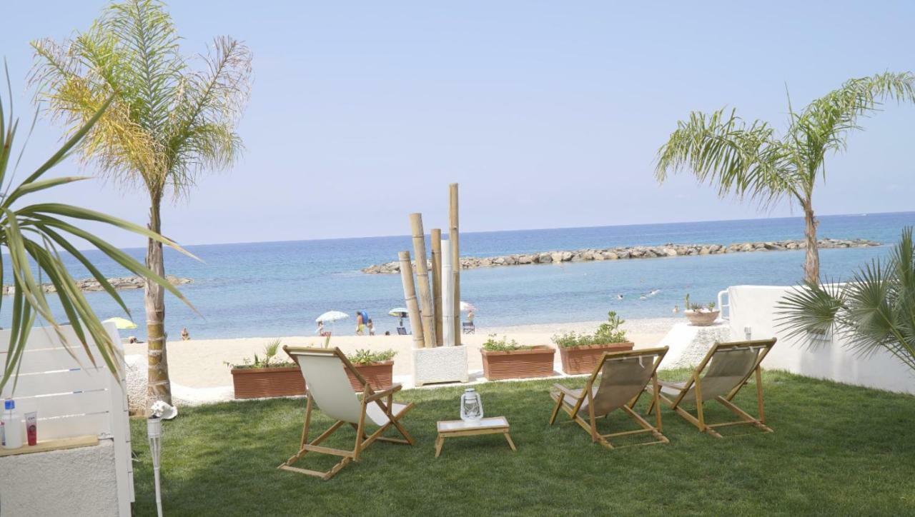 Villa A Diamante Sulla Spiaggia 贝尔韦代雷 外观 照片