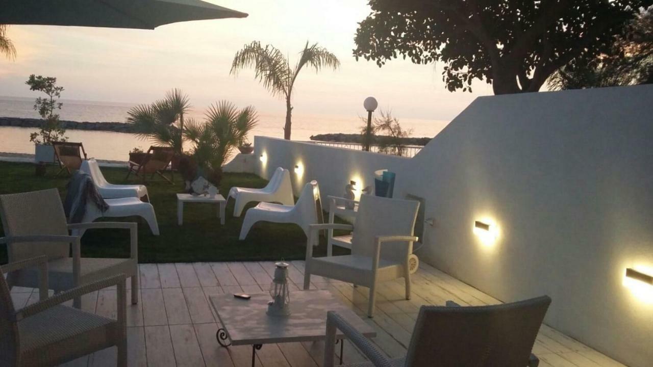 Villa A Diamante Sulla Spiaggia 贝尔韦代雷 外观 照片