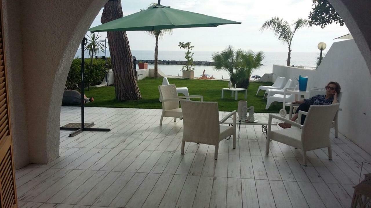 Villa A Diamante Sulla Spiaggia 贝尔韦代雷 外观 照片