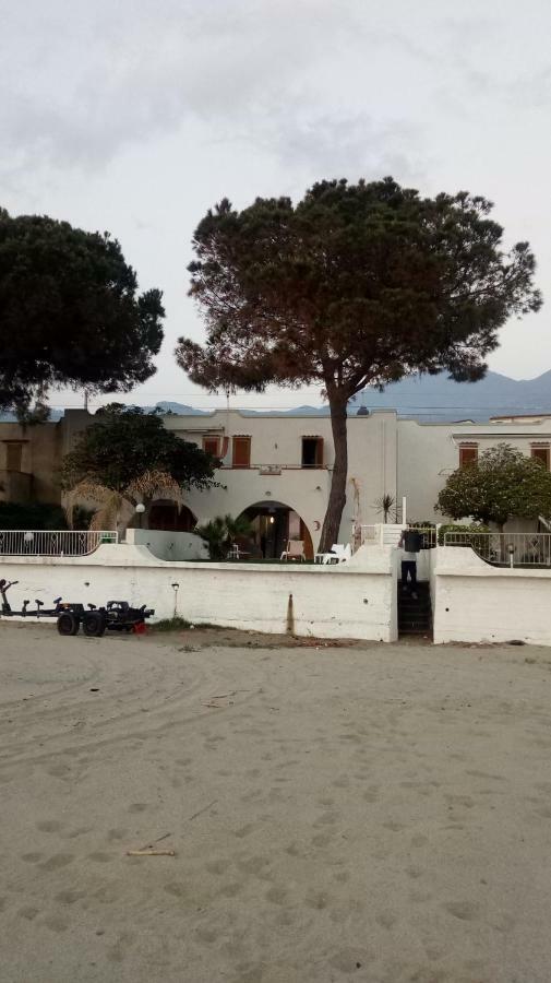 Villa A Diamante Sulla Spiaggia 贝尔韦代雷 外观 照片
