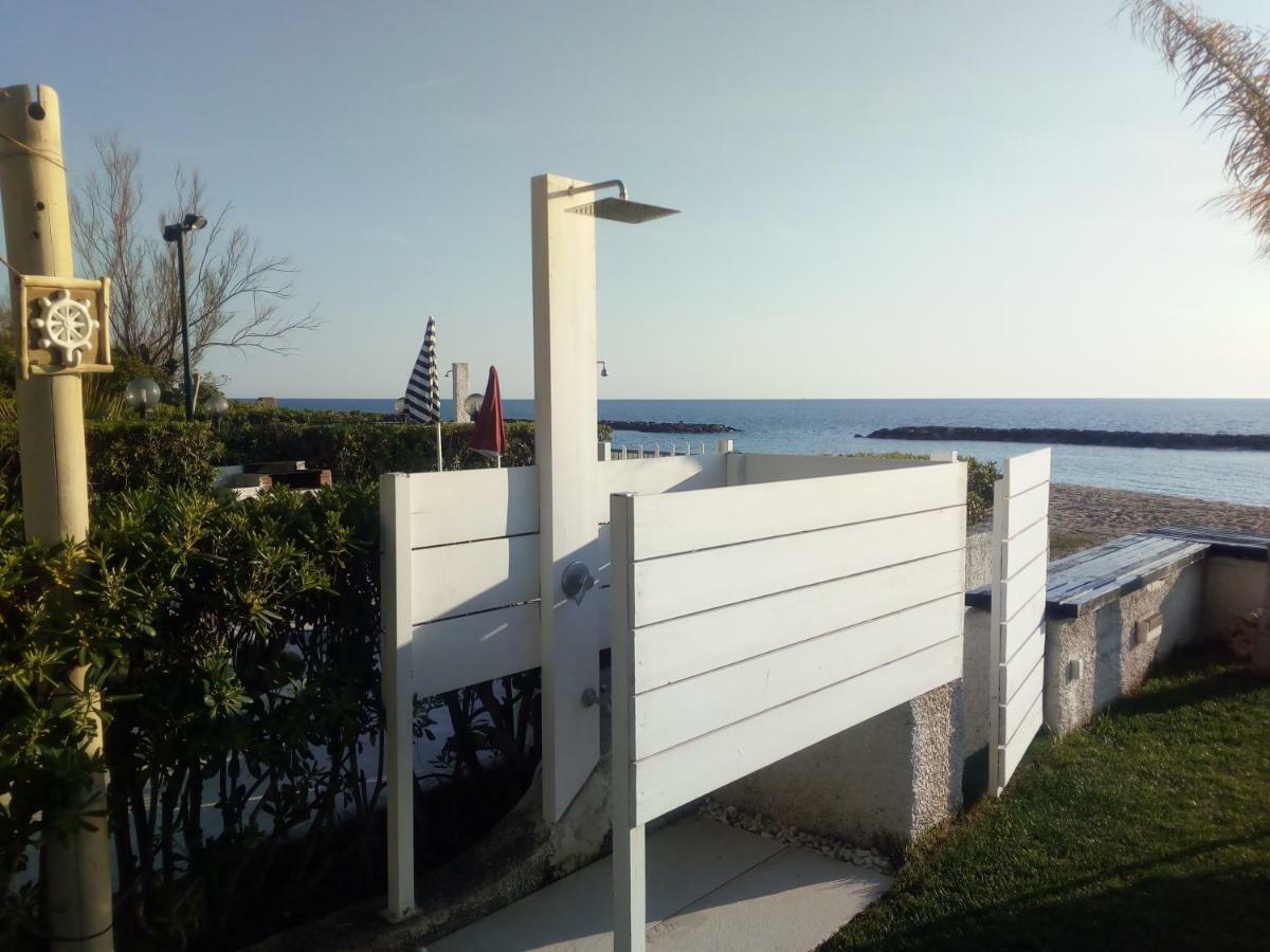 Villa A Diamante Sulla Spiaggia 贝尔韦代雷 外观 照片