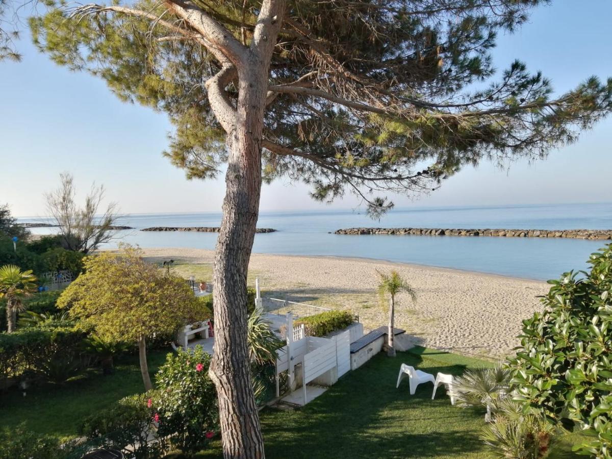 Villa A Diamante Sulla Spiaggia 贝尔韦代雷 外观 照片